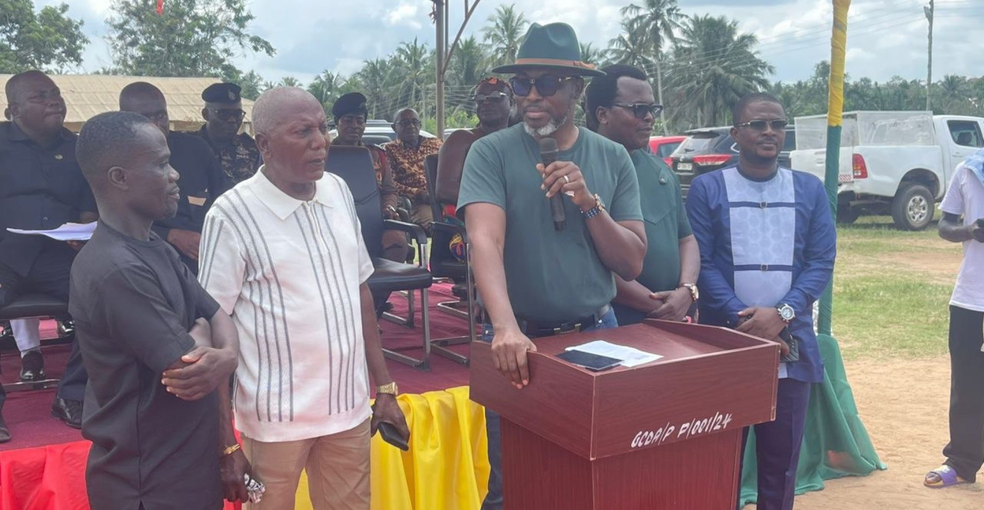 photo_5893128325268442295_y