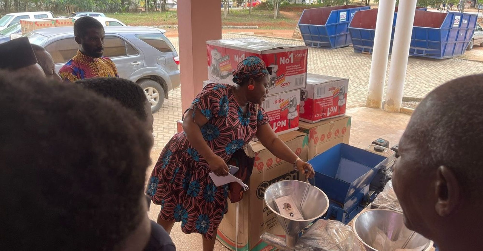 photo_5807635906024901988_y