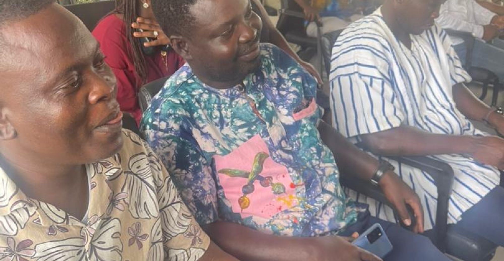 photo_5818773224374865058_y