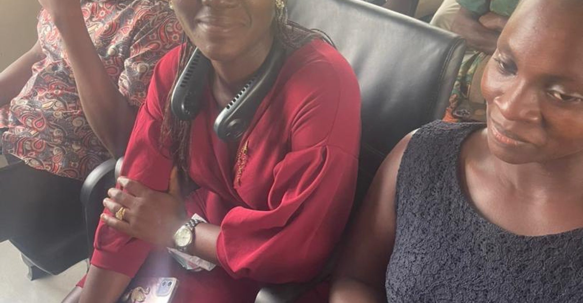 photo_5818773224374865059_y