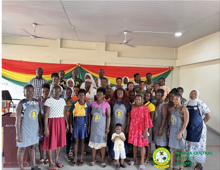 Read more about the article GOMOA CENTRAL DISTRICT ASSEMBLY COLLABORATES WITH THE YEA TO PRESENT EQUIPMENTS TO BENEFICIARIES OF THE YEA GARMENT AND APPAREL MODULE