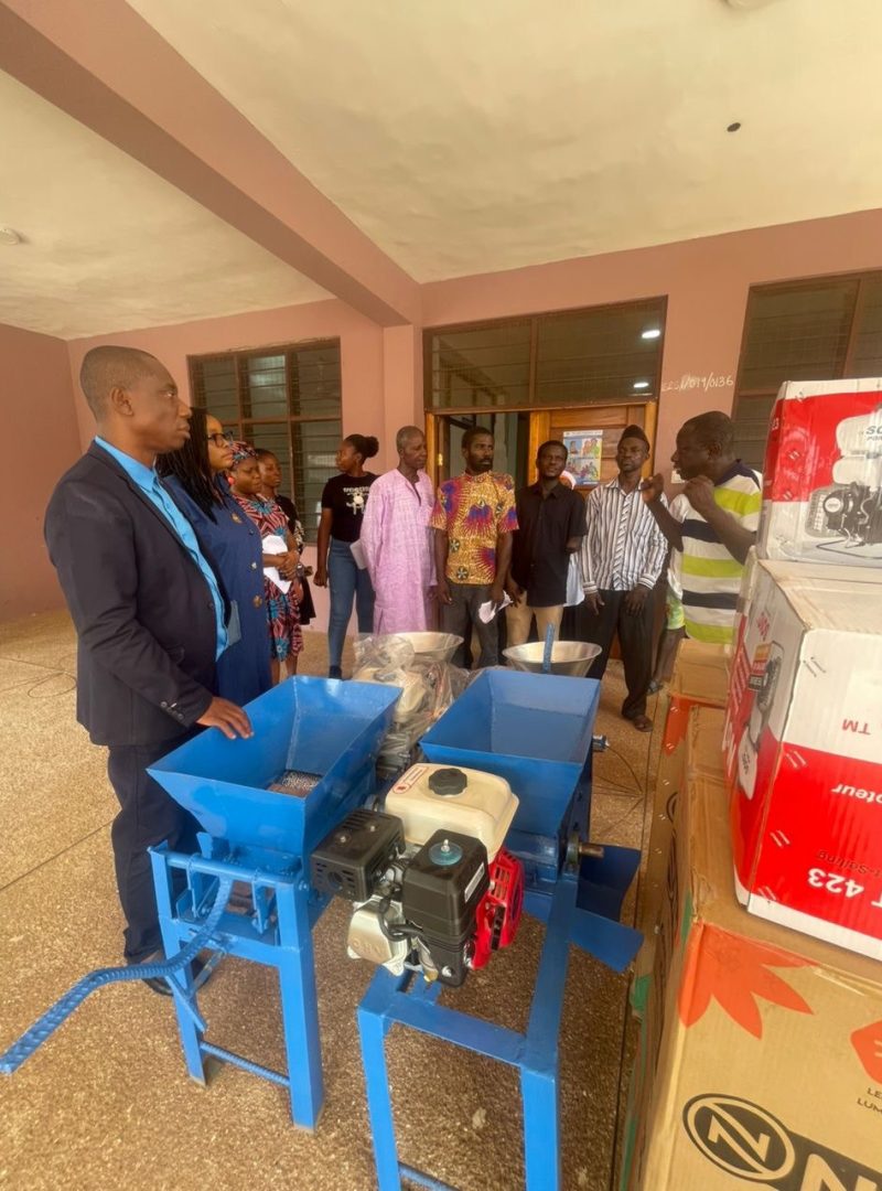 photo_5807635906024901985_y