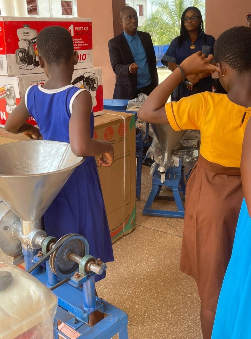 photo_5807635906024901986_y (1)