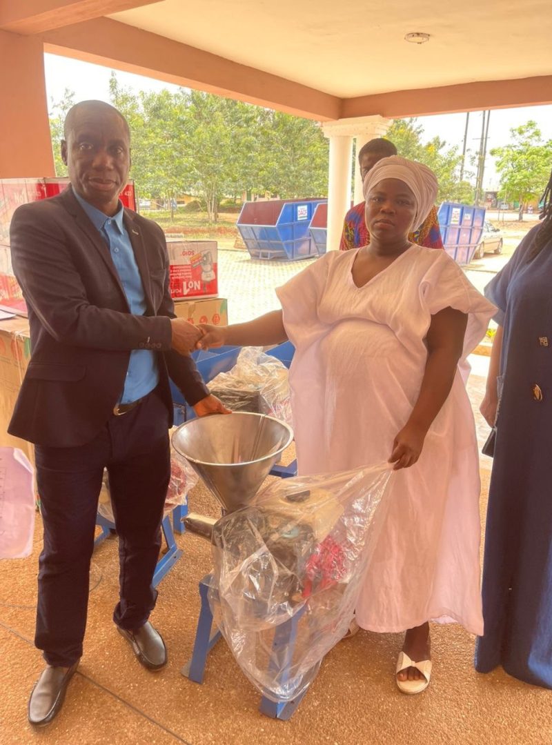 photo_5807635906024901989_y