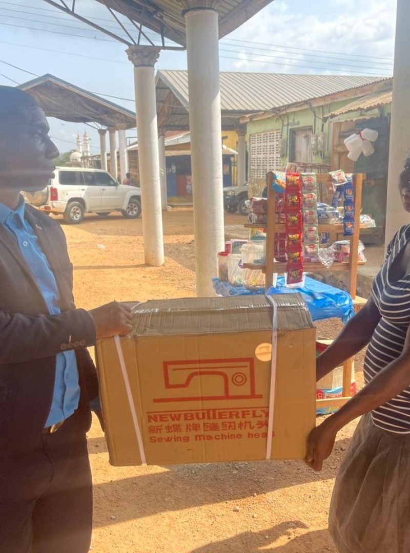 photo_5807635906024901997_y