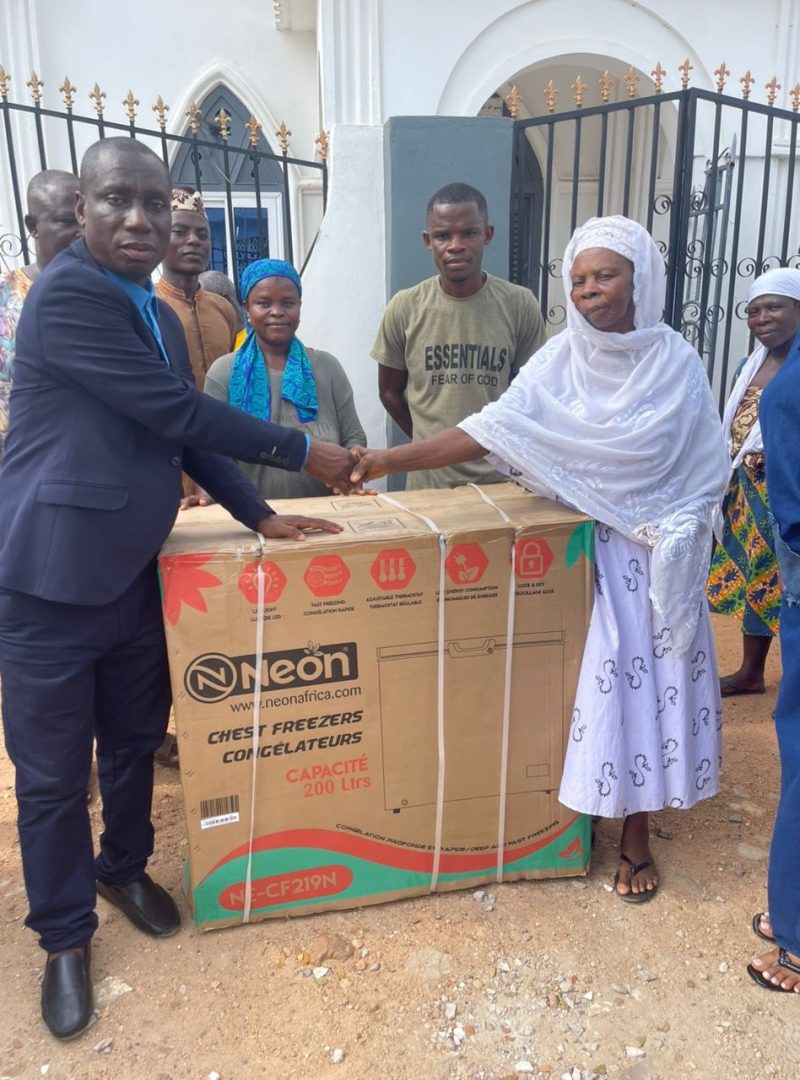 photo_5807635906024902005_y