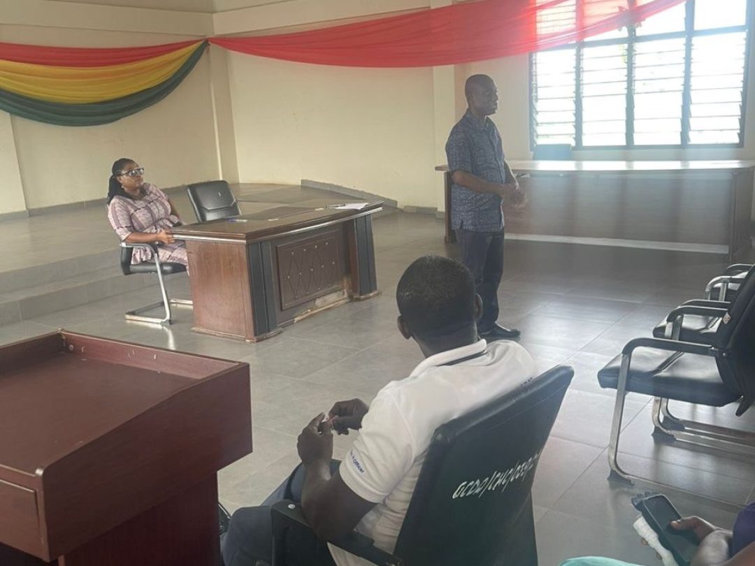 photo_5818773224374865054_y