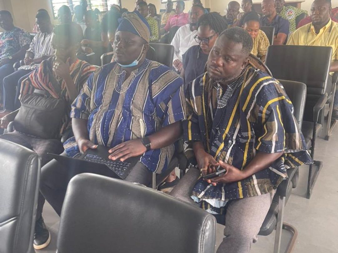 photo_5818773224374865055_y