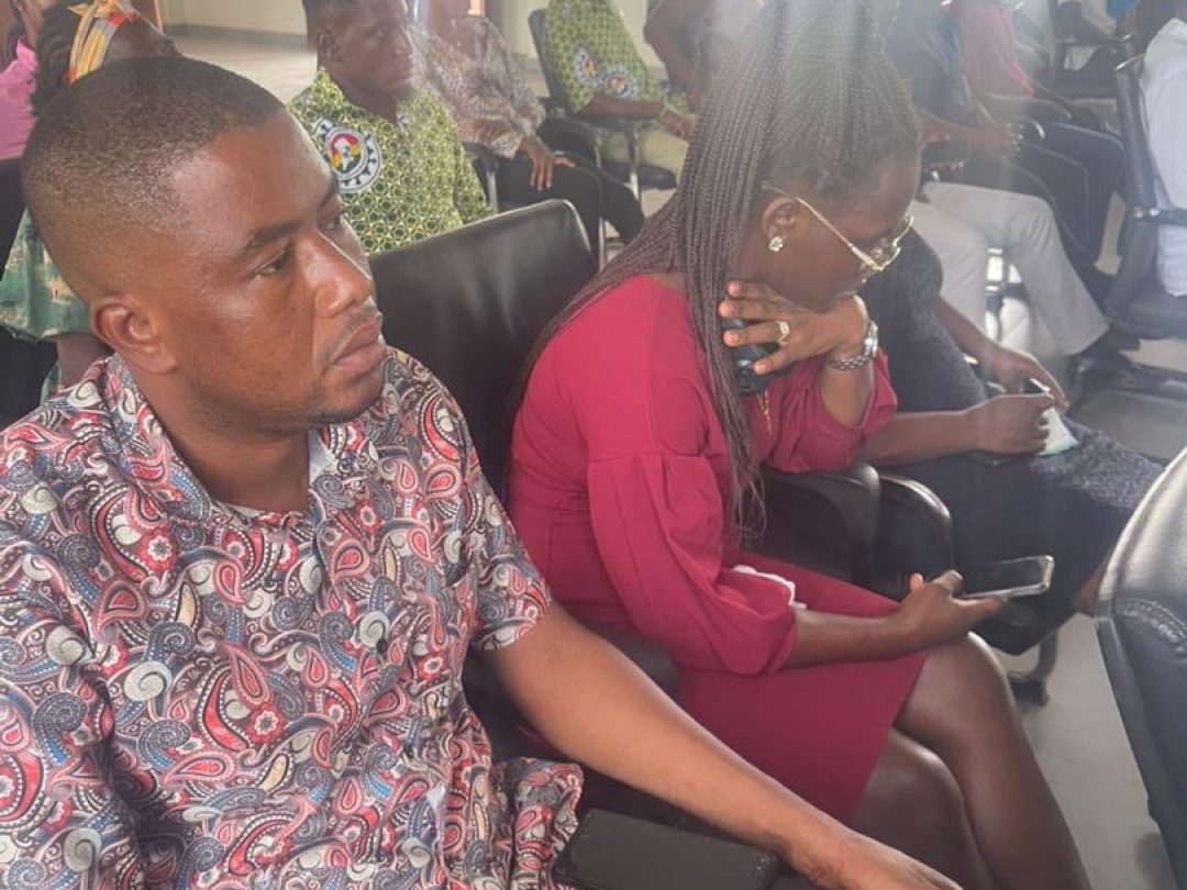 photo_5818773224374865057_y