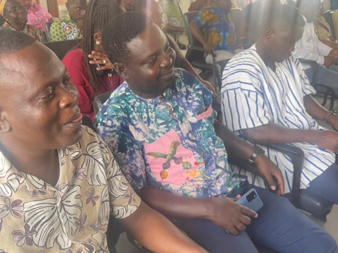 photo_5818773224374865058_y