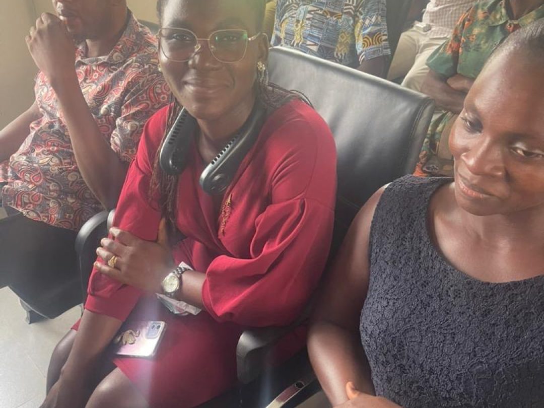 photo_5818773224374865059_y