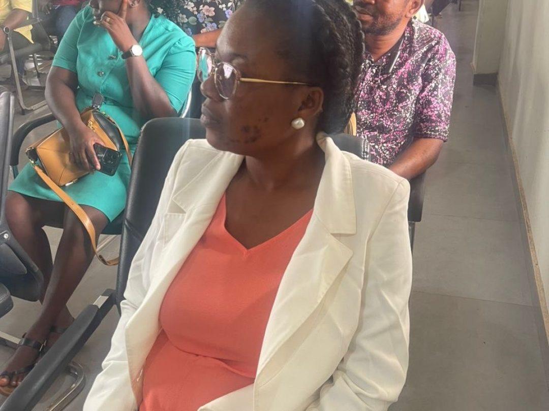 photo_5818773224374865061_y