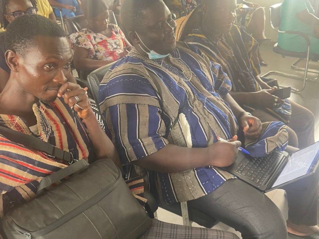 photo_5818773224374865064_y