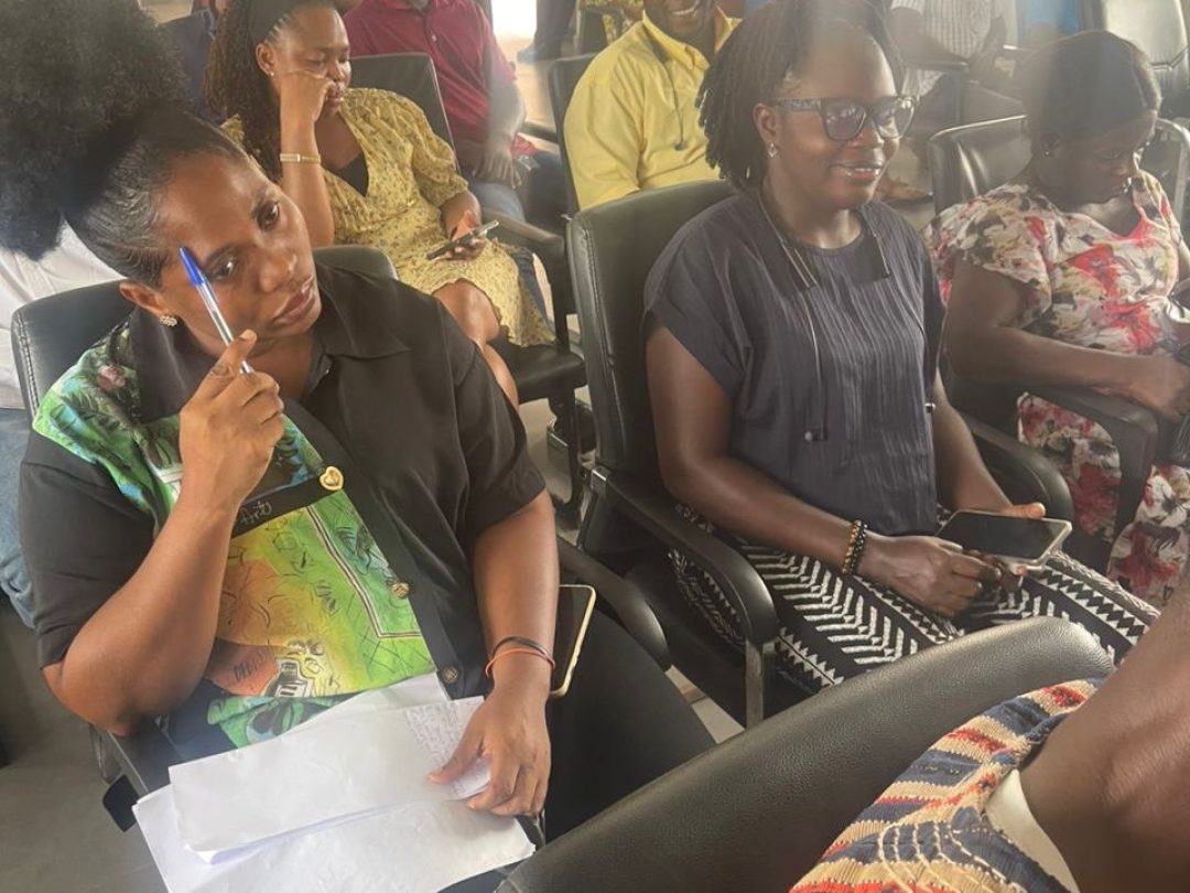 photo_5818773224374865065_y