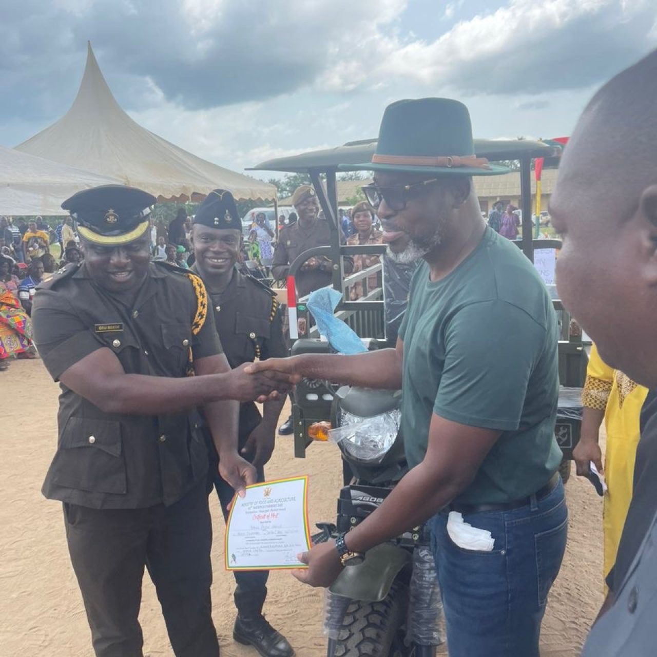 photo_5893128325268442279_y