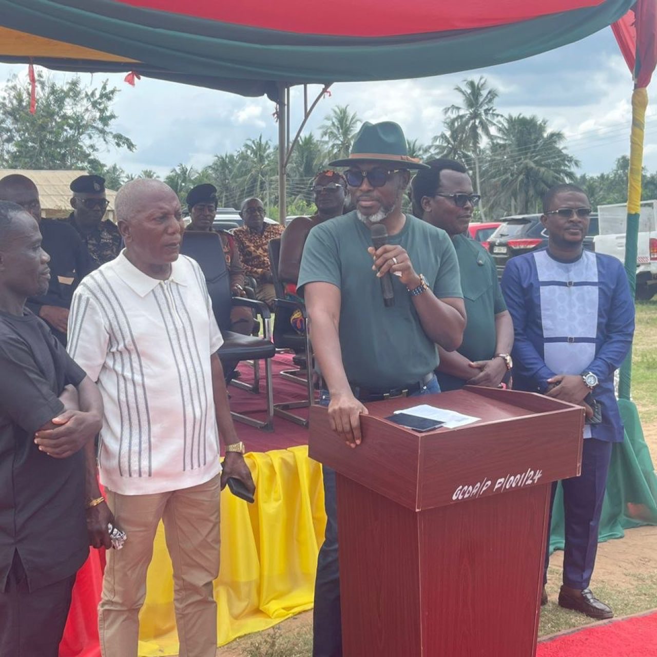 photo_5893128325268442295_y