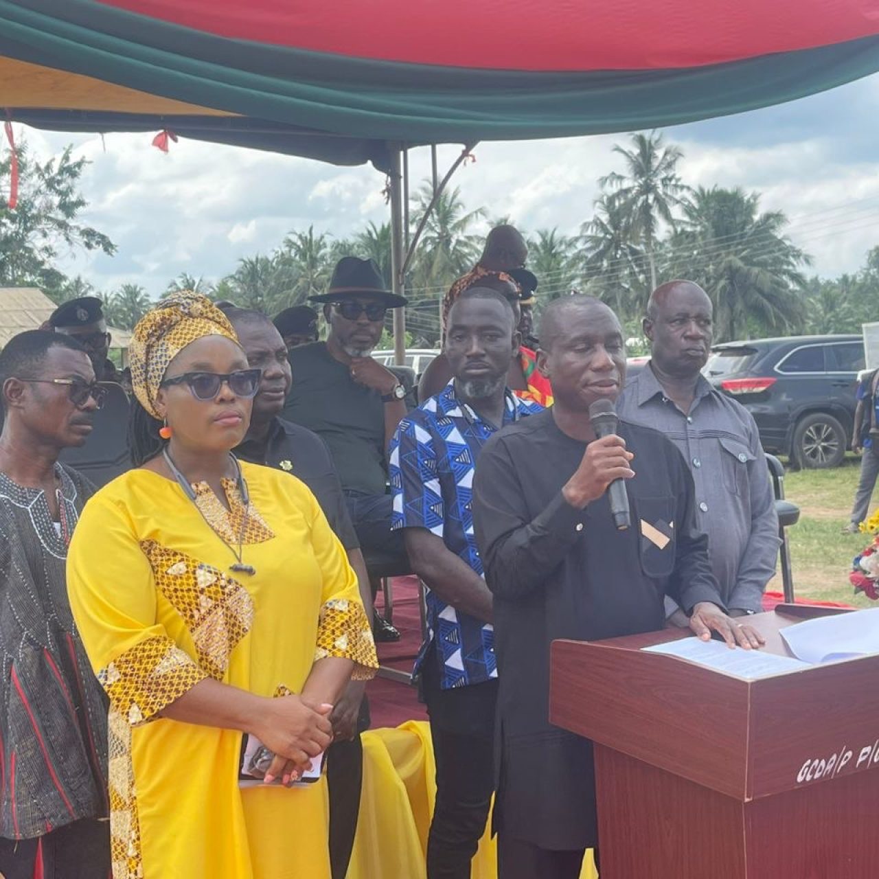 photo_5893128325268442296_y