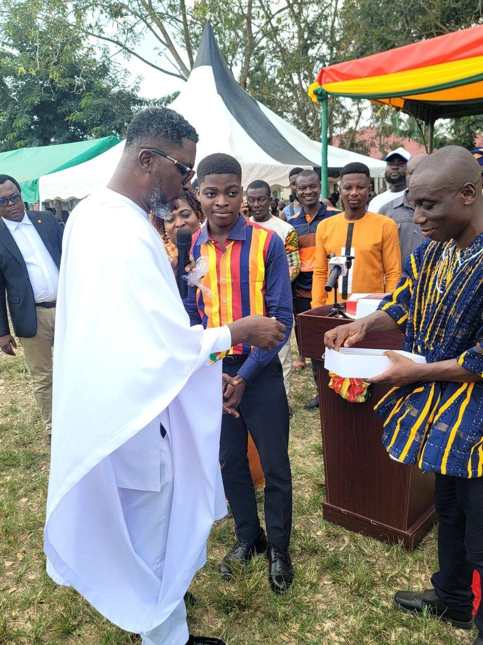 photo_5897722424151706798_y