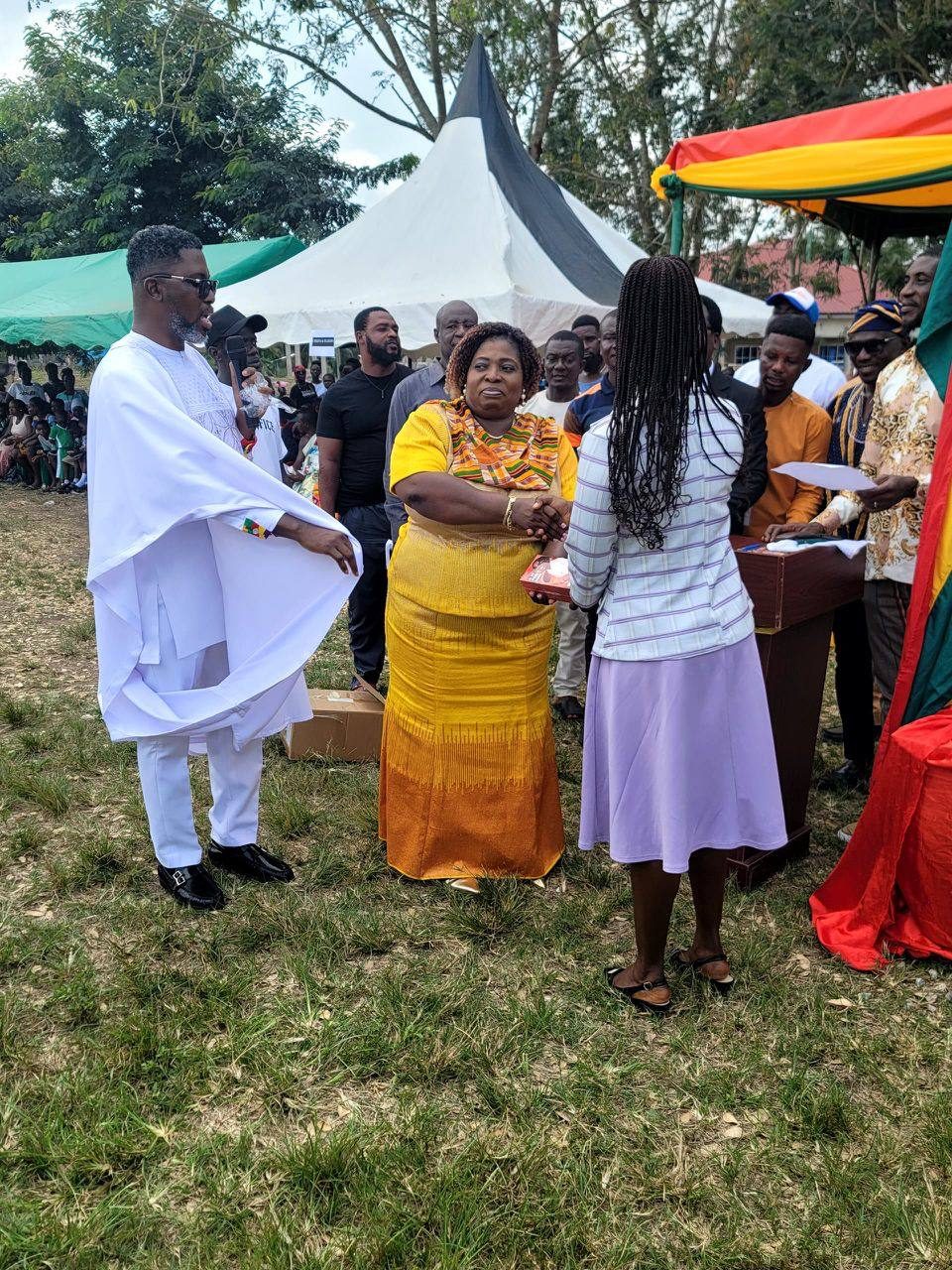 photo_5897722424151706799_y