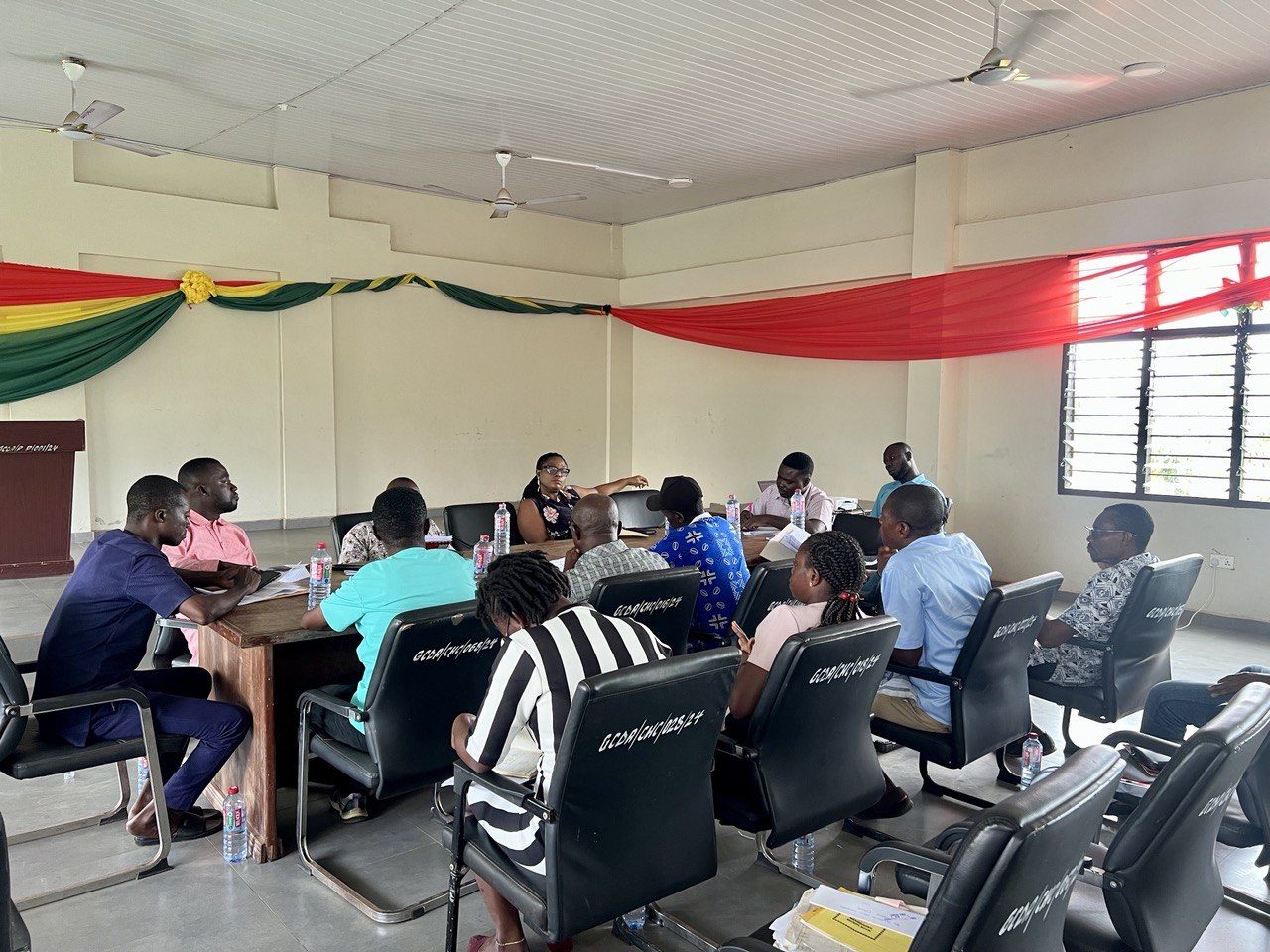 photo_5936115175465356693_y