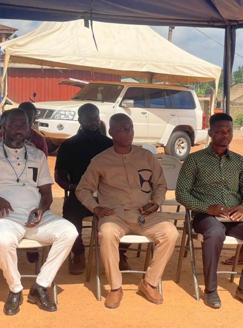 photo_5936180639356881694_y